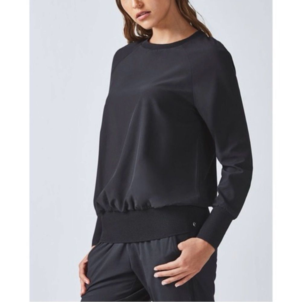 NWT Fabletics Long Sleeve Top with Back Cutout Detail in Black Size XS